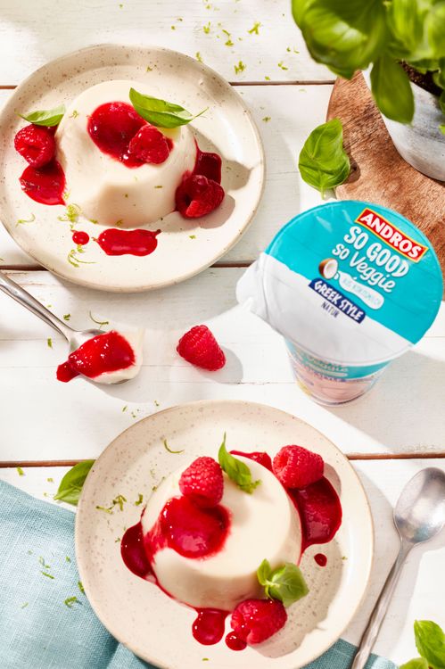 Vegán citrom-bazsalikom panna cotta málnaszósszal