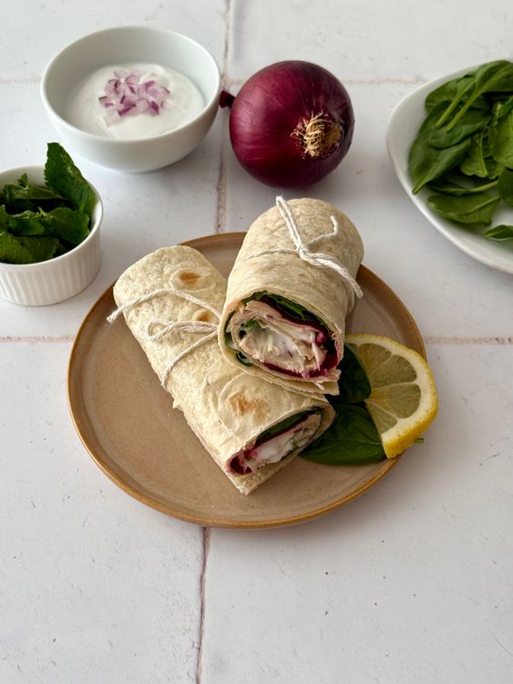 Rote Beete Wraps mit Kren und Zwiebeljoghurt